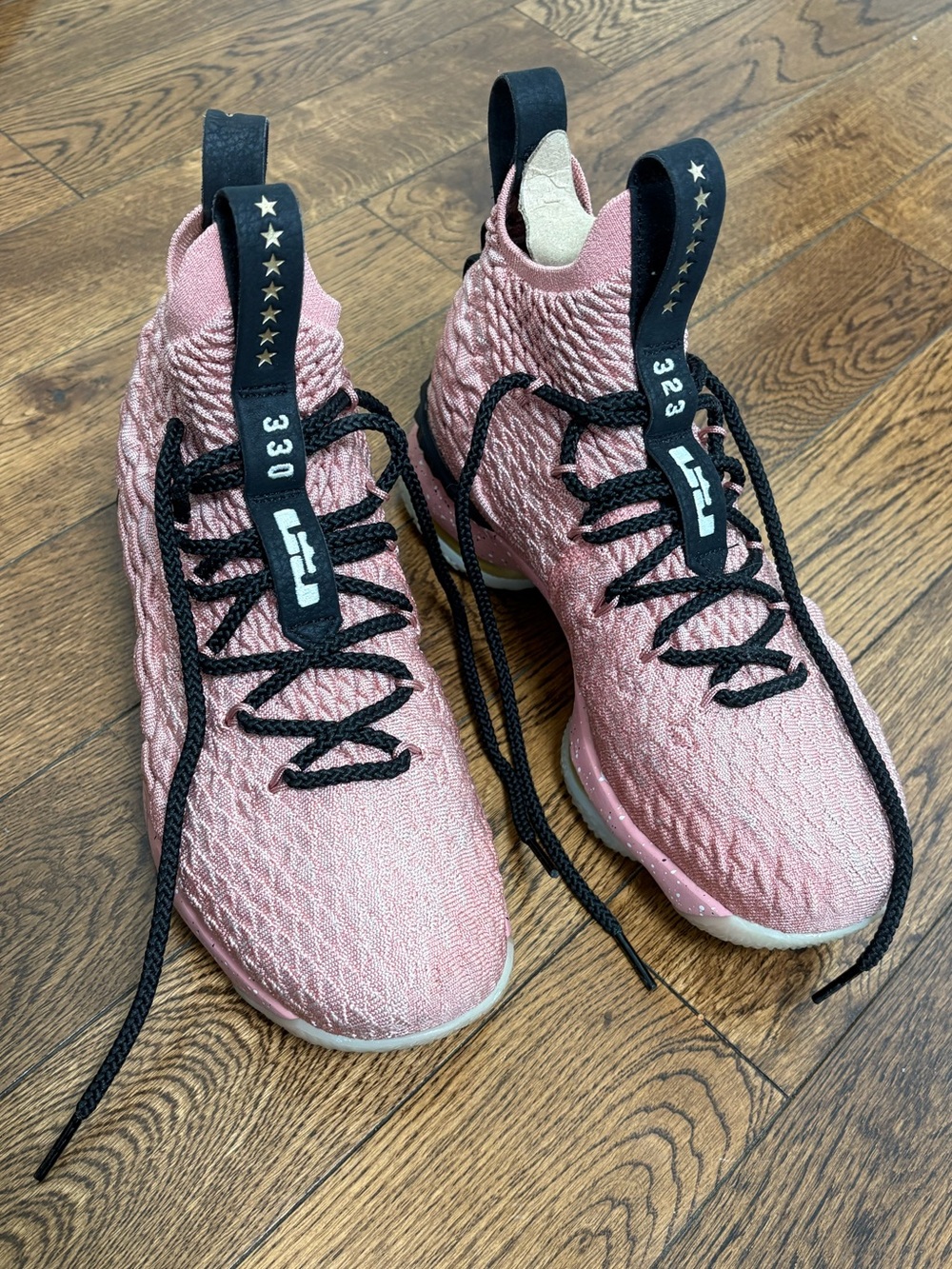 Nike LeBron 15 'Hollywood' sneakers In Rust Pink/ Metallic Gold- Black Youth 5.5